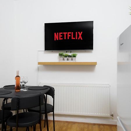 Cozy 2-Bed Garden Flat, With Free Private Parking, Wembley Apartment London Exterior photo