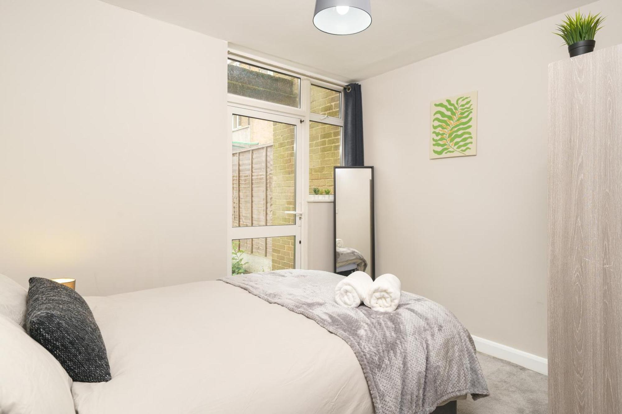 Cozy 2-Bed Garden Flat, With Free Private Parking, Wembley Apartment London Exterior photo